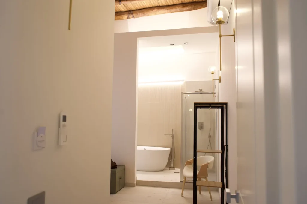 Room 3 – Deluxe with Bathtub