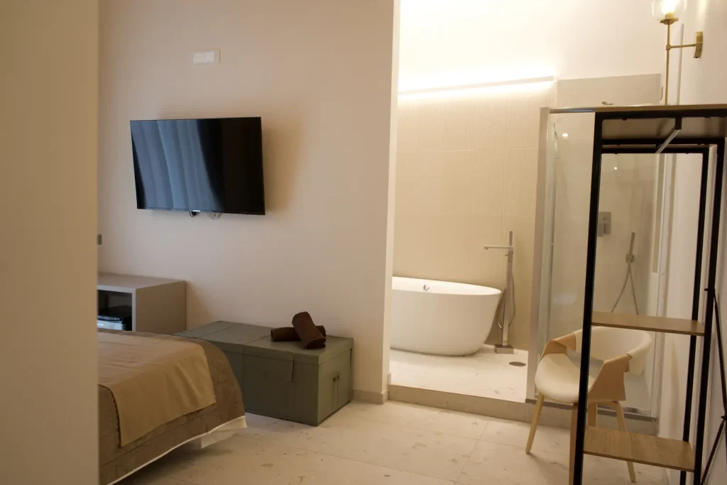 Room 3 – Deluxe with Bathtub