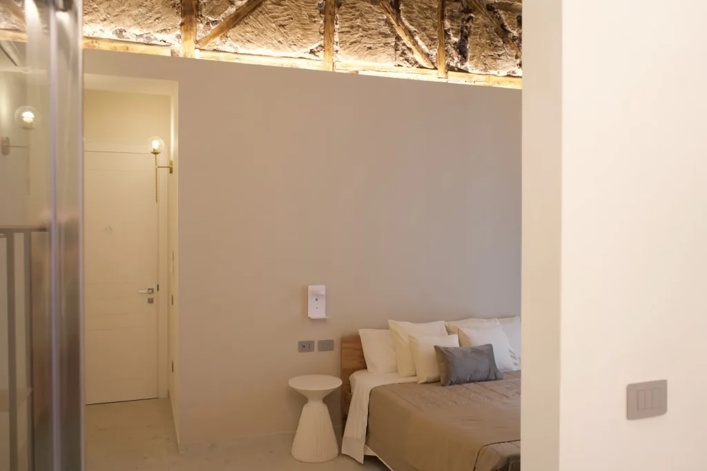 Room 3 – Deluxe with Bathtub