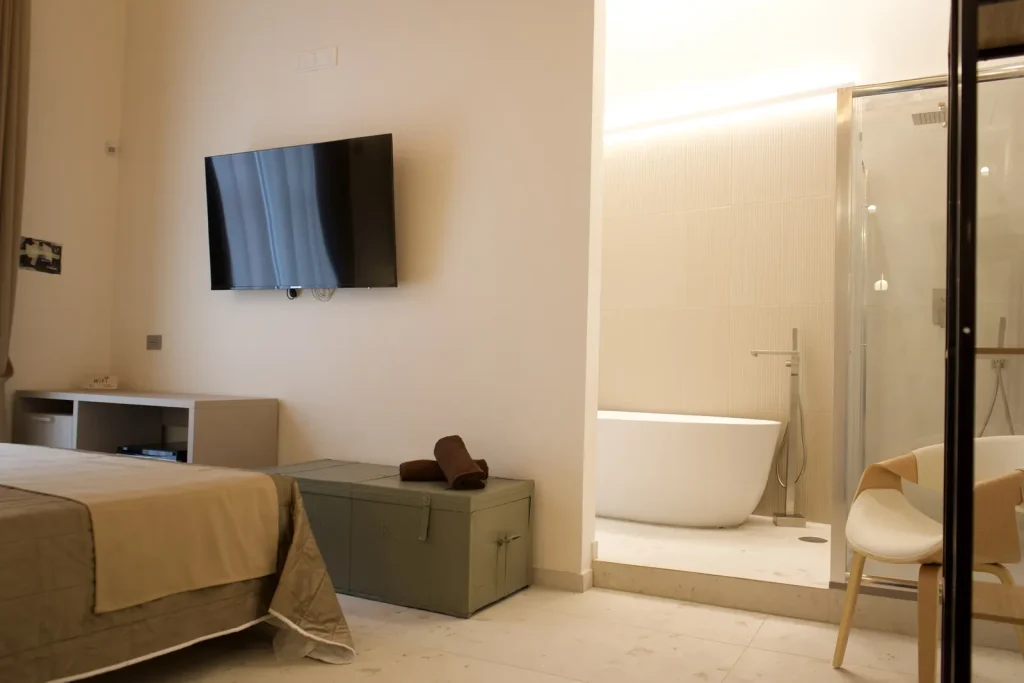 Room 3 – Deluxe with Bathtub