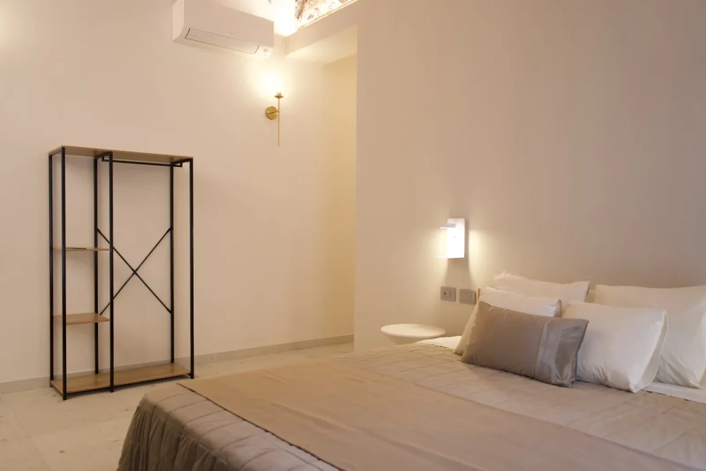 Room 3 – Deluxe with Bathtub