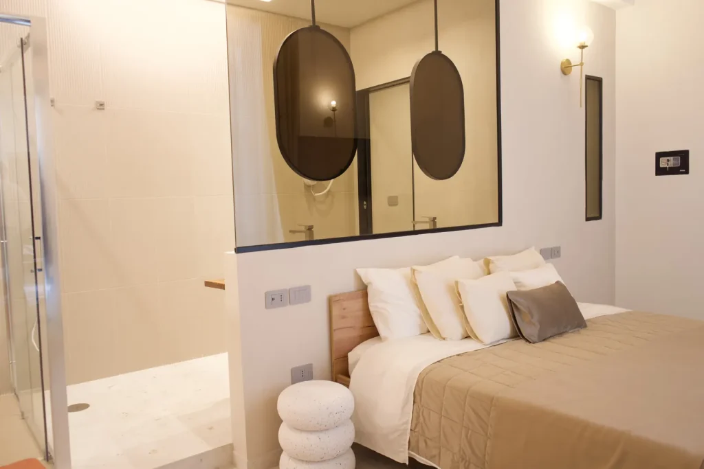 Room 4 – King Superior