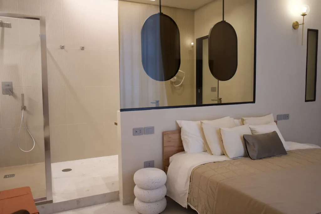 Room 4 – King Superior