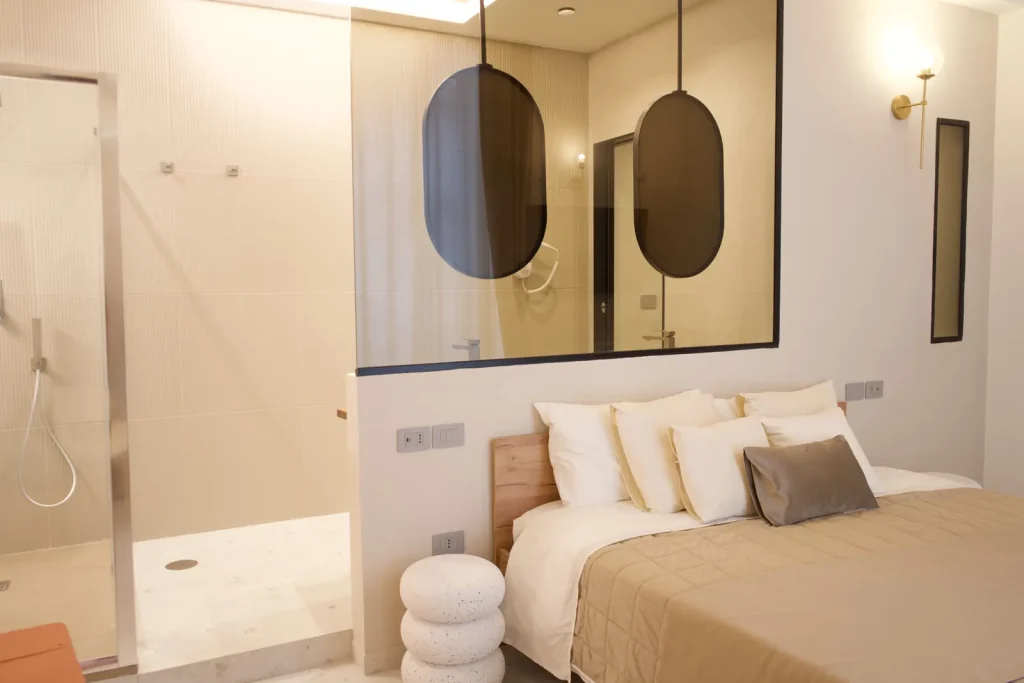 Room 4 – King Superior
