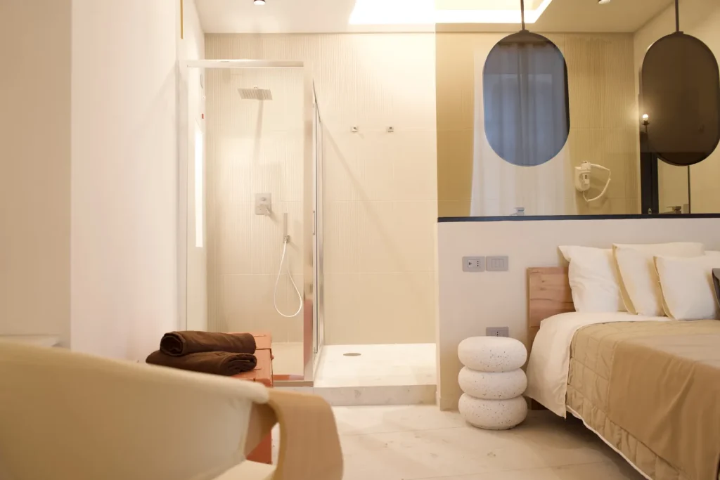 Room 4 – King Superior