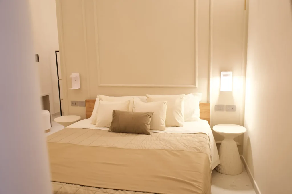 Room 6 – Queen Deluxe